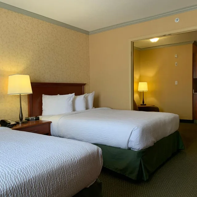 جناح بسرير كوين، Merit Hotel And Suites 2/10