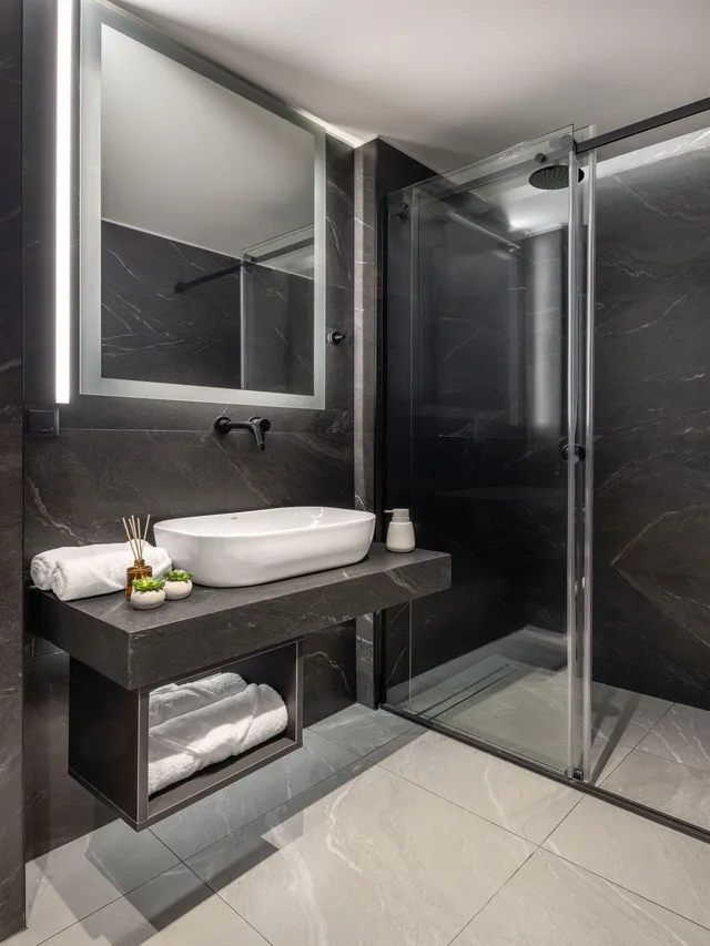 غرفة سوبيريور بسريرين منفصلين بشرفة، Urban K Hotel Athens 4/5