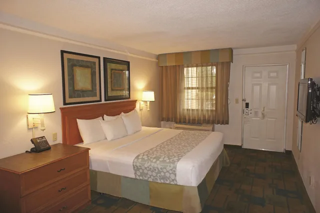 Room, King Bed, Accessible, La Quinta Inn Pensacola 2/9
