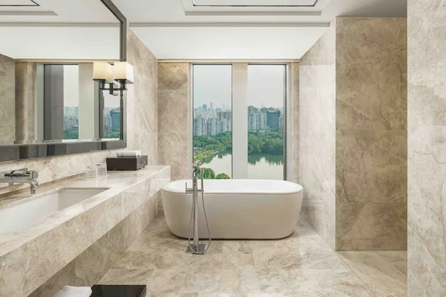 جناح كلوب بسرير كينج بإطلالة على المتنزه، Shanghai Marriott Hotel Parkview 4/7