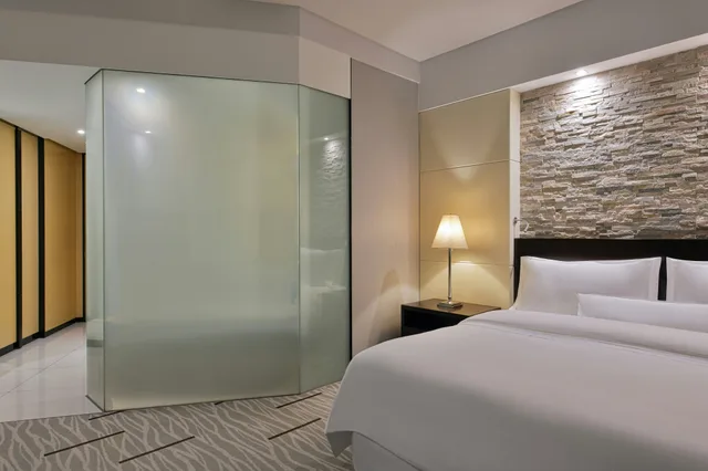 غرفة بسرير كينج، The Westin Hotel Bahrain City Centre 1/4