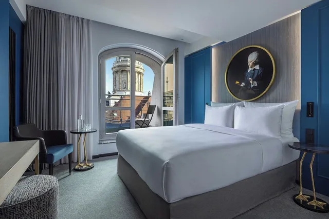 غرفة بسرير كوين بشرفة، Hotel Luc Autograph Collection 2/6