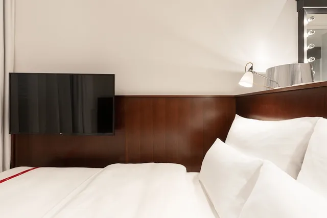 Ruby Lilou Hotel Marseille by IHG، Marseille 03 17/42