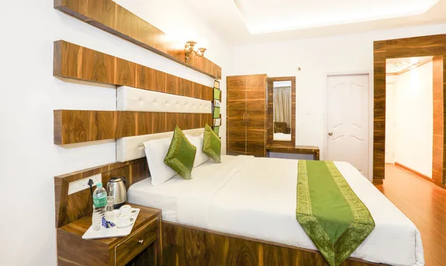 غرفة ديلوكس بسرير كوين، Treebo Sky Dale Inn & Suites 1/4