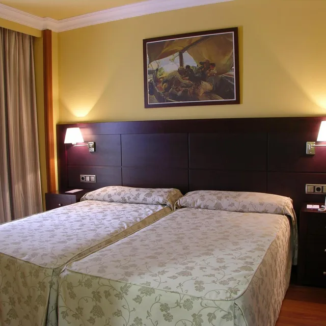 Room, Double Bed, with Extra Bed, Hotel Ii Castillas Avila 1/6