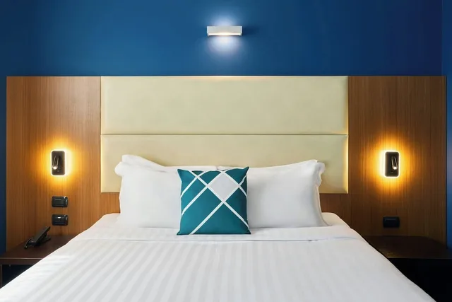 غرفة سوبيريور بسرير كوين بإطلالة على المدينة، Four Point Flex Sheraton Bologna Airport 3/6