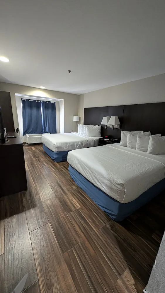 غرفة بسريرين كوين لذوي الإعاقة، Days Inn And Suites By Wyndham Tampa Raymond James Stadium 8/10