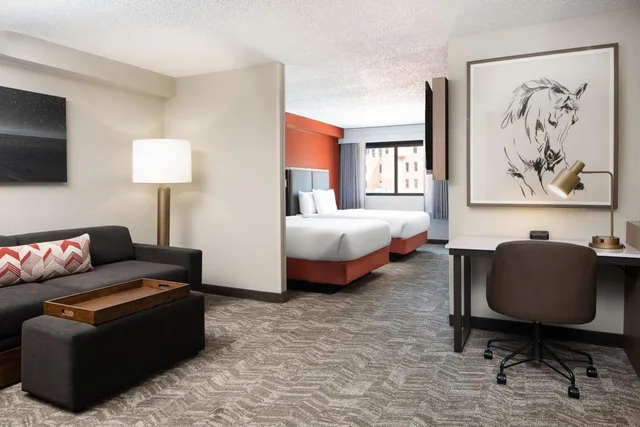 جناح بسريرين كوين مع سرير سحّاب إضافي مع أريكة لذوي الإعاقة، SpringHill Suites Dallas Downtown/West End 2/4