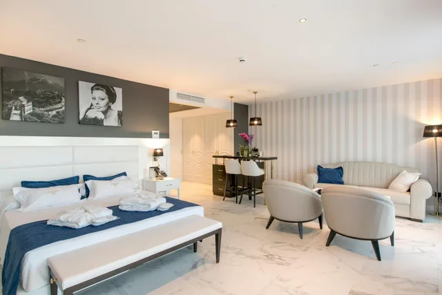 غرفة كلاسيكية بسرير مزدوج بإطلالة على البحر بشرفة مع أريكة، Four Points by Sheraton Costa Blanca 8/10