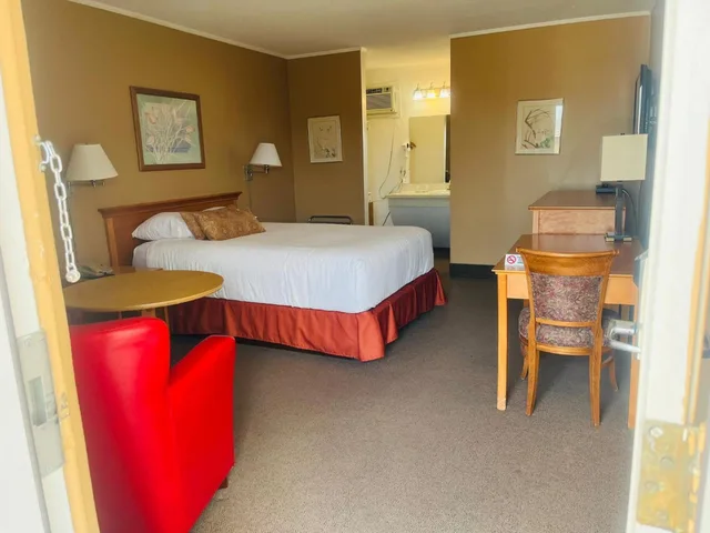 استوديو بسرير كوين، Travelodge By Wyndham Moose Jaw 1/3