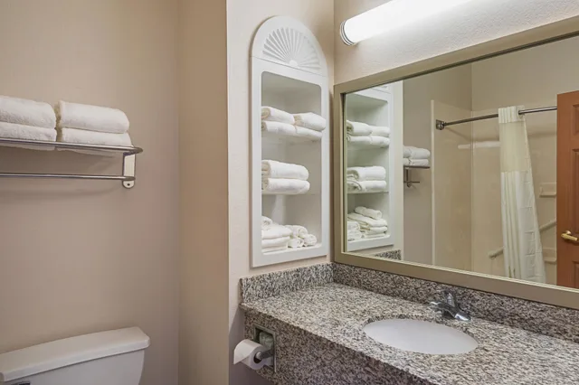 Suite, King Bed, Quality Inn & Suites Lampasas 2/2