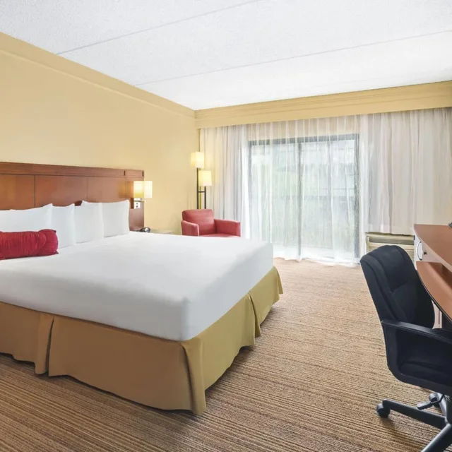 غرفة، Super 8 by Wyndham Dallas Love Field Airport 5/7