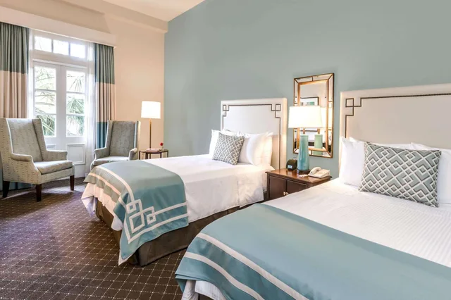 Room, 2 Double Beds, Sun Deck، Mills House Charleston, Curio Collection by Hilton 2/3