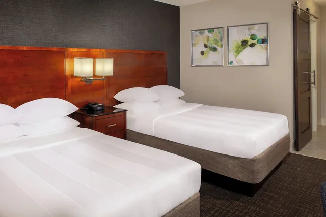 غرفة كلوب بسريرين مزدوجين لذوي الإعاقة، Marriott Research Triangle Park 1/3