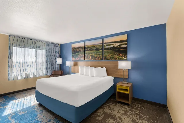 غرفة بسرير كوين، Days Inn by Wyndham Newton - LA 1/6