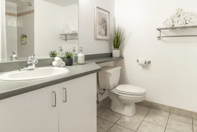استوديو بسرير كوين، Hotel Saint Laurent Montreal 4/7
