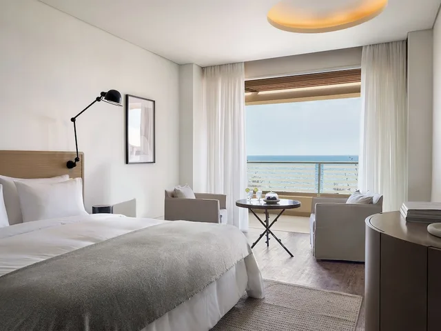 غرفة تنفيذية بسرير مزدوج بإطلالة على البحر، Grecotel Astir Palace 3/5