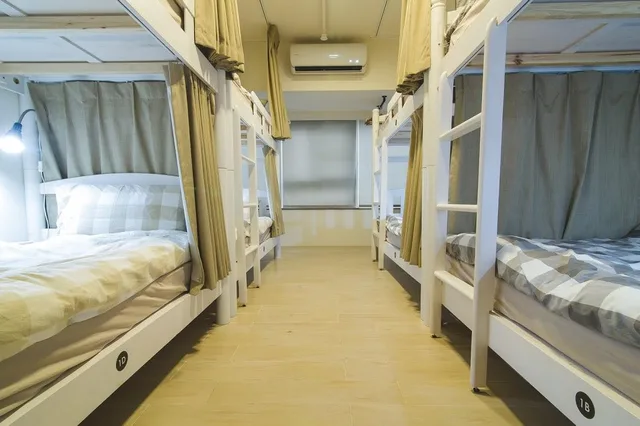 سكن مشترك مختلط بستة أسرّة بحمام مشترك، Ahiruyah Guest House in Kaohsiung 1/2