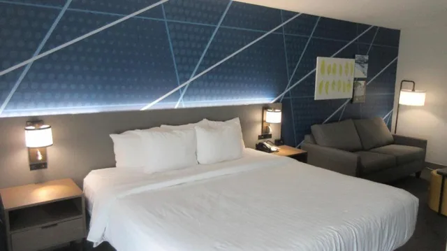 غرفة تنفيذية بسرير كينج، Comfort Inn & Suites Grand Forks near Alerus Center 2/6
