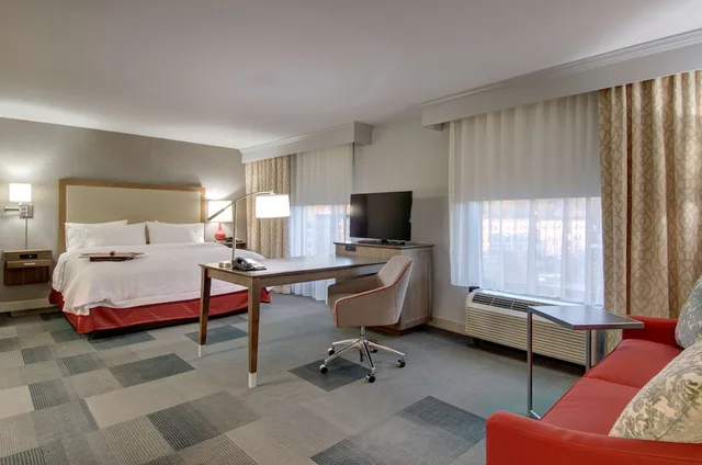استوديو بسرير كينج بمطبخ صغير، Hampton Inn And Suites Springfield Downtown 1/2