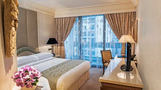 غرفة كلاسيكية بسرير كوين للمدخنين، Intercontinental Phoenicia Beirut 1/2