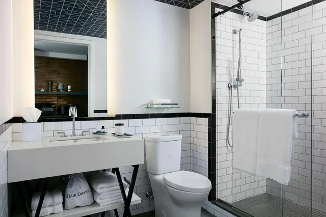 جناح بسرير كينج بغرفة نوم واحدة في طابق مرتفع، The Renwick Hotel 4/5