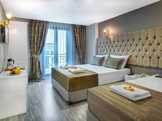 غرفة بسرير مزدوج أو سريرين منفصلين، Grand Pamir Hotel 3/7