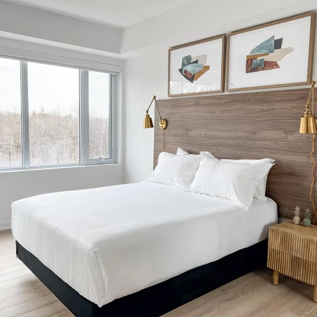جناح بسرير كوين، Muskoka Bay Resort 1/2