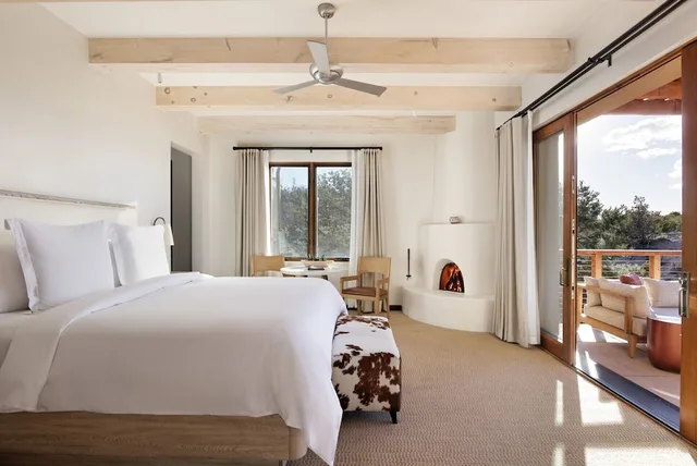 غرفة متصلة ديلوكس بسرير كينج وسريرين مزدوجين بغرفتي نوم، Four Seasons Resort Rancho Encantado Santa Fe 3/8