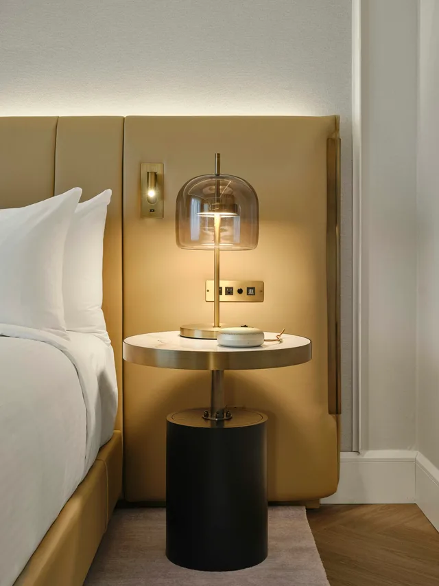غرفة بسريرين مزدوجين، Vogue Hotel Montreal Downtown, Curio Collection by Hilton 4/4