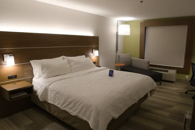Standard, Double Bed, Holiday Inn Express Hotel And Suites Douglas 4/10