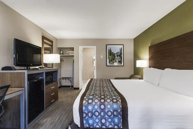 غرفة ديلوكس بسرير كينج، Heritage Inn Yosemite Sonora Formerly Inns of California Sonora 2/3