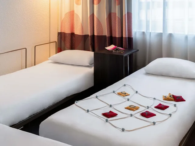 Superior, Double Bed, Sofa, Novotel Paris 17 8/10
