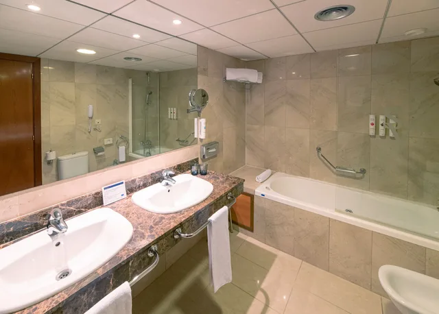 غرفة قياسية مع سرير إضافي، Tryp Vielha Baqueira 6/7