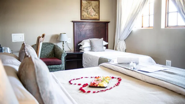 غرفة عائلية، Alveston Manor 2/3