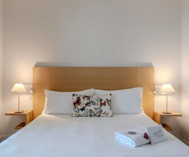 غرفة قياسية بسرير كوين بإطلالة على البحر، La Villa Douce 4/7