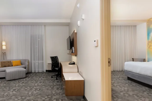 غرفة بسريرين كوين لذوي الإعاقة، Courtyard By Marriott Savannah Airport 2/3