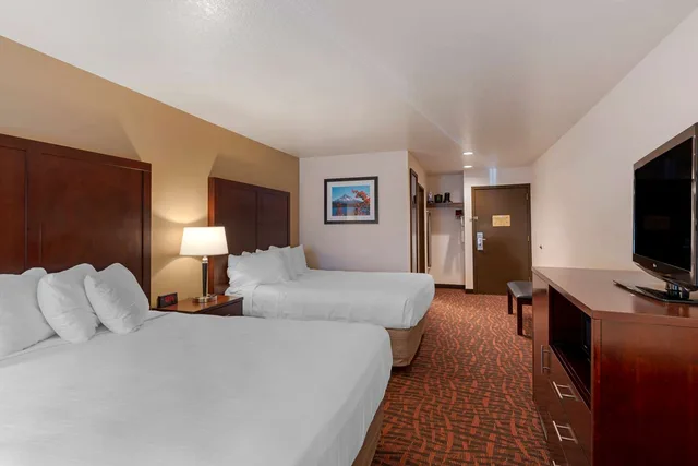 Room, 2 Queen Beds, Pool Side، Best Western Pony Soldier Inn - Airport 1/4