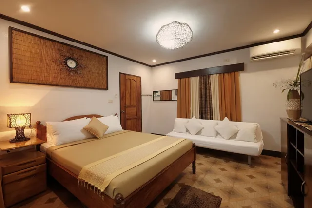 غرفة شهر العسل بسرير كينج، Villa Khadine Grandvista Resort 1/2