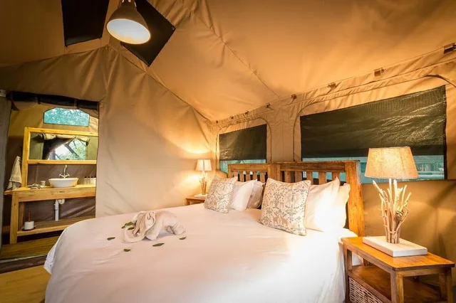 Marula, Tent, Double and Twin Beds، Rukiya Safari Camp 1/3