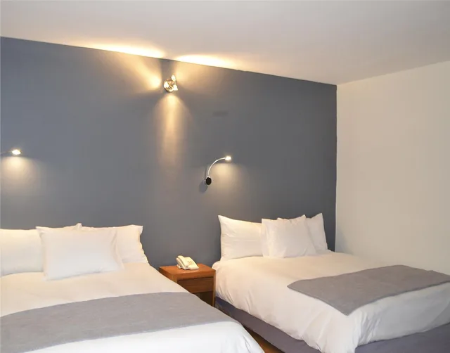 غرفة ثلاثية، Hotel Nippon 4/7