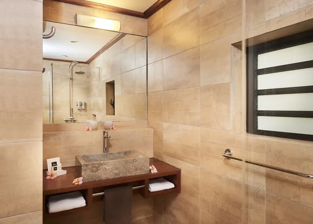 بنغل بسرير مزدوج مع أريكة بمطبخ صغير، Iloha Seaview Hotel 4/4