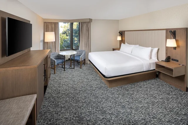 غرفة ديلوكس بسرير كينج، Doubletree By Hilton Hotel Jackson 2/10