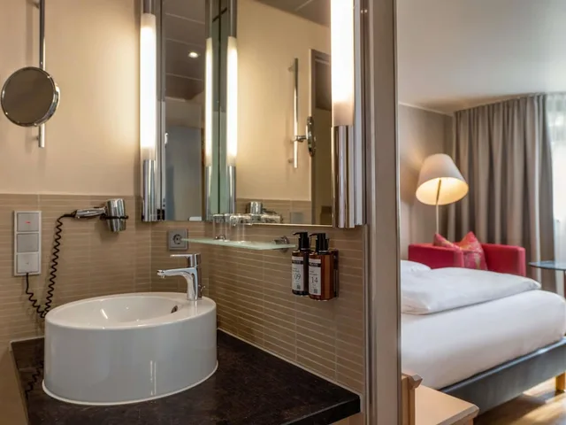 Classic, Twin Beds, Movenpick Hotel Munchen Airport 9/10