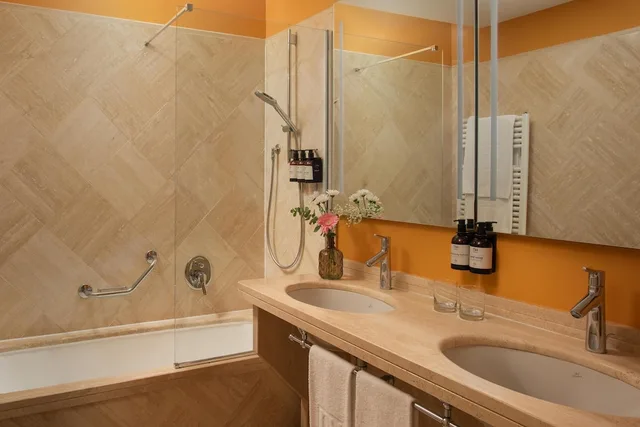 جناح بسرير كينج بشرفة، NH Roma Villa Carpegna 2/3