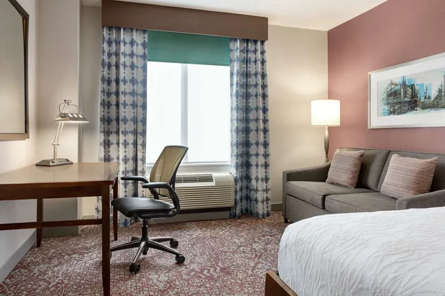 غرفة بريميوم بسريرين كوين، Hilton Garden Inn Louisville Downtown 5/8