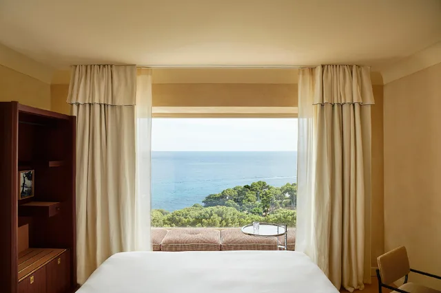 غرفة بسرير مزدوج بإطلالة على البحر، Hotel Le Provencal 1/1
