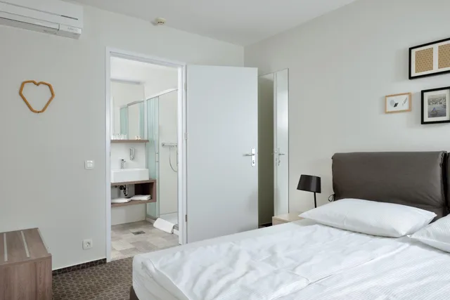 جناح جونيور، B&B Hotel Ljubljana Park 3/5