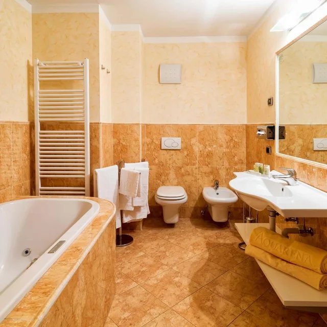 جناح، Leading Relax Hotel Maria 8/8