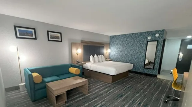 جناح بسرير كينج مع أريكة، Best Western Plus Mobile Inn and Suites 6/7